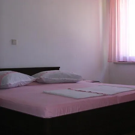 Puntinak 12255a Apartman *